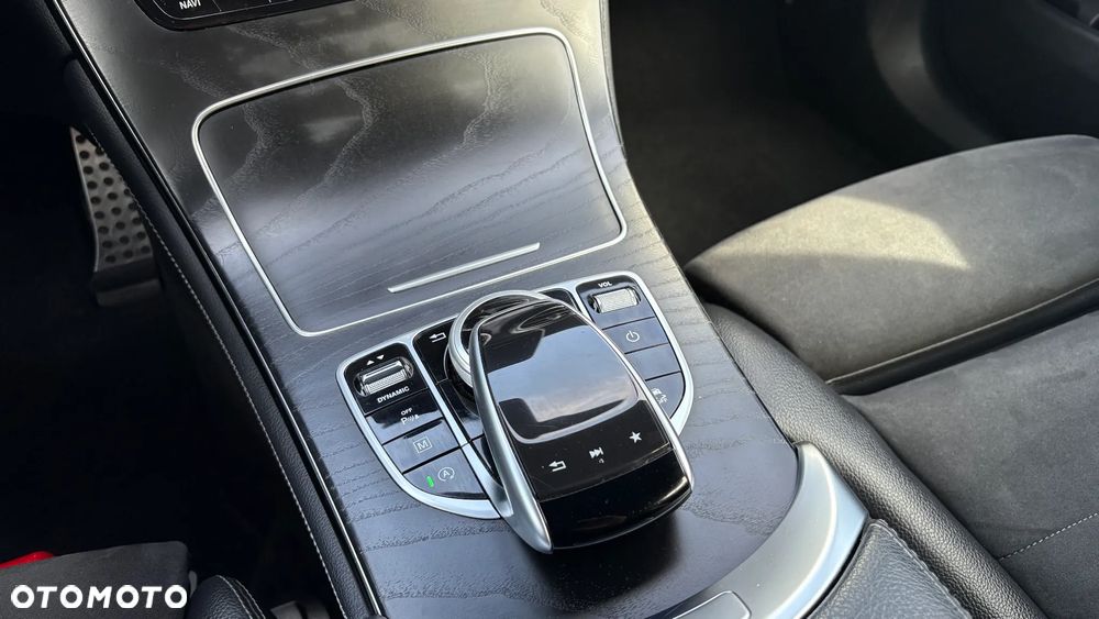 Mercedes-Benz GLC 250 4Matic 9G-TRONIC AMG Line - 27