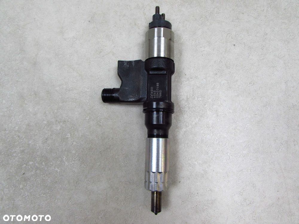 ISUZU NPR NQR NKR 5.2 D 4HK1 WTRYSK WTRYSKIWACZ PALIWA DENSO 6363 - 2