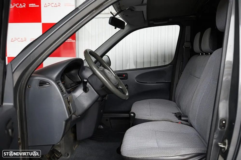 Toyota HiAce 2.4 D LXH12LG - 15