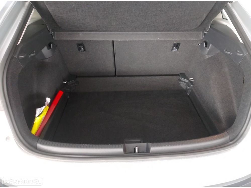 VW Taigo 1.0 TSI Urban DSG - 13