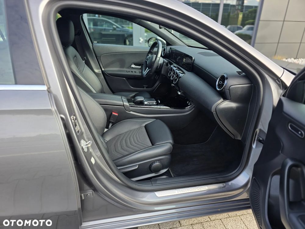 Mercedes-Benz Klasa A 180 Edycja specjalna 7G-DCT - 26