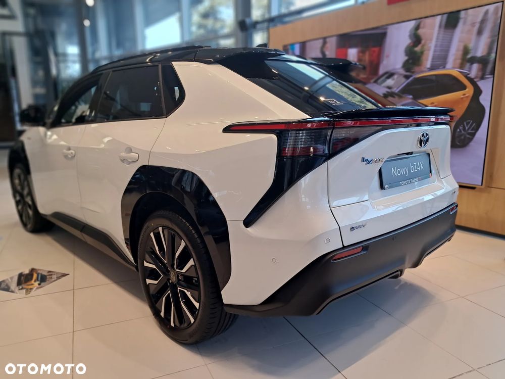 Toyota bZ4X 73.1kWh 4x4 Executive - 3