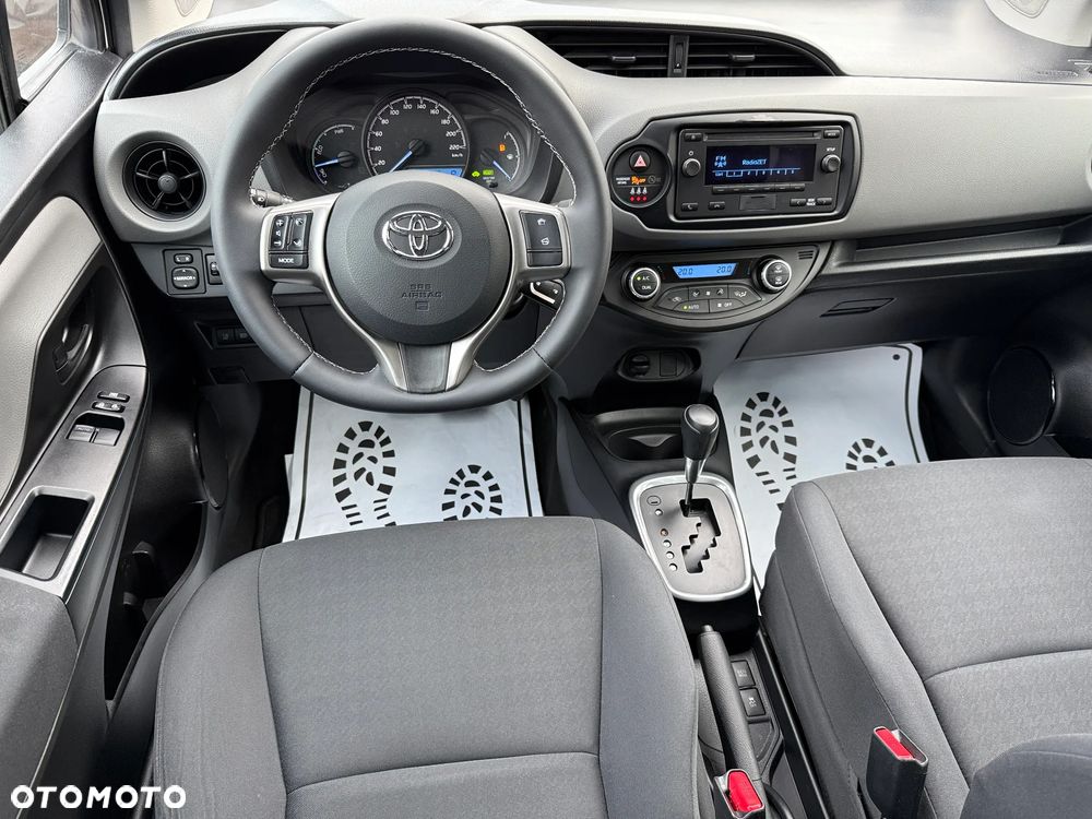 Toyota Yaris Hybrid 100 Active - 4