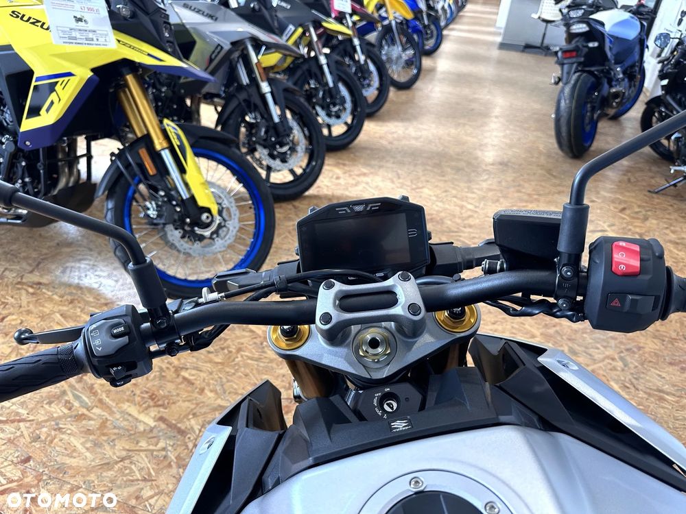 Suzuki GSX - 8