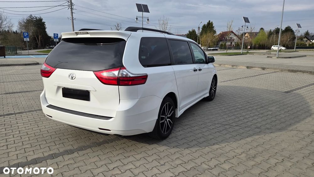 Toyota Sienna - 14