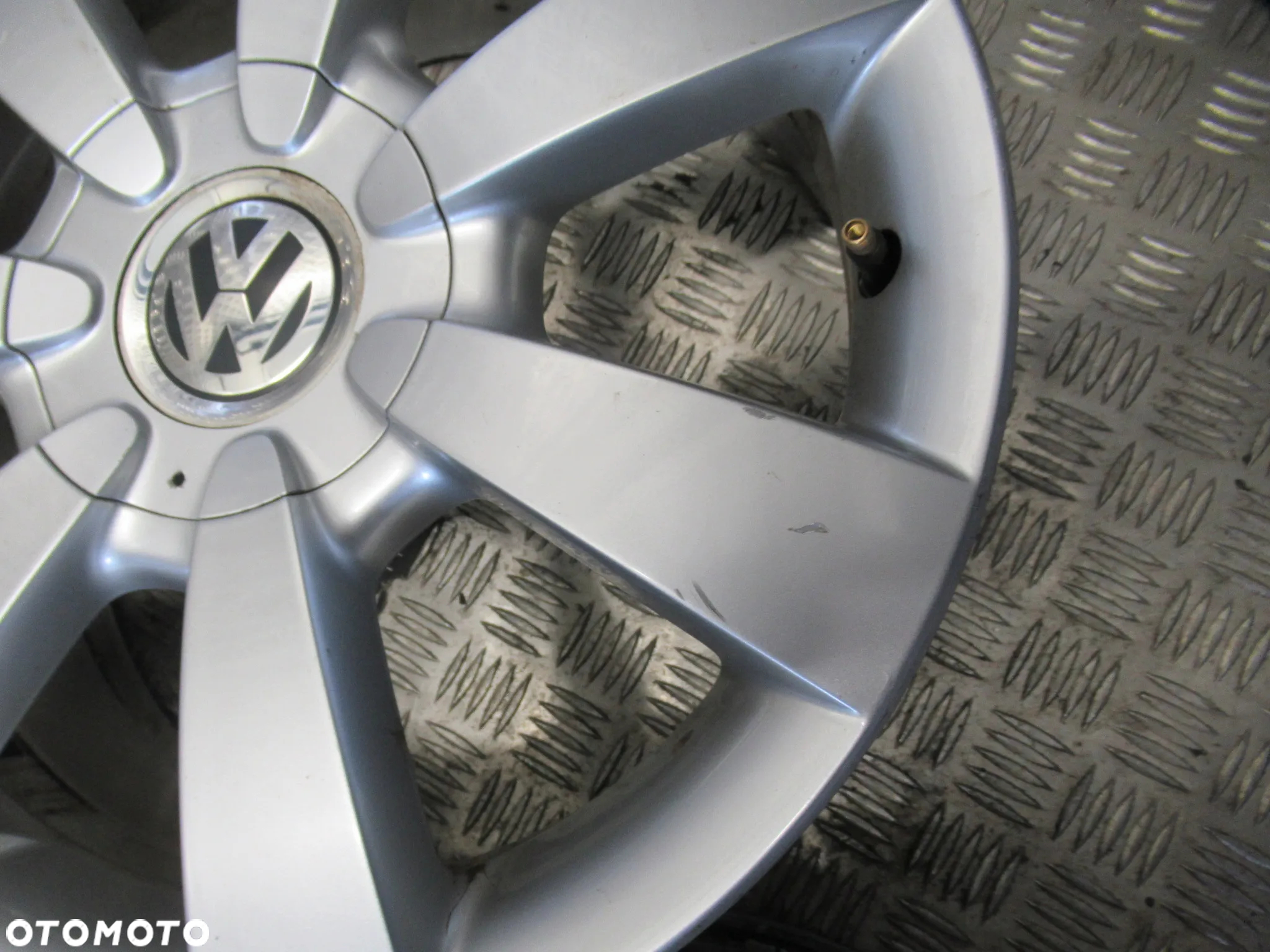 Felgi Vw New Beattle Gplf IV Taigo T-Cross 6,5Jx16 et42 5x100 - 9