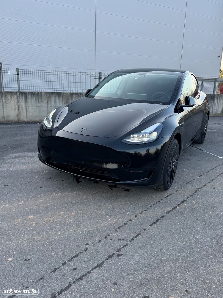 Tesla Model Y - 11