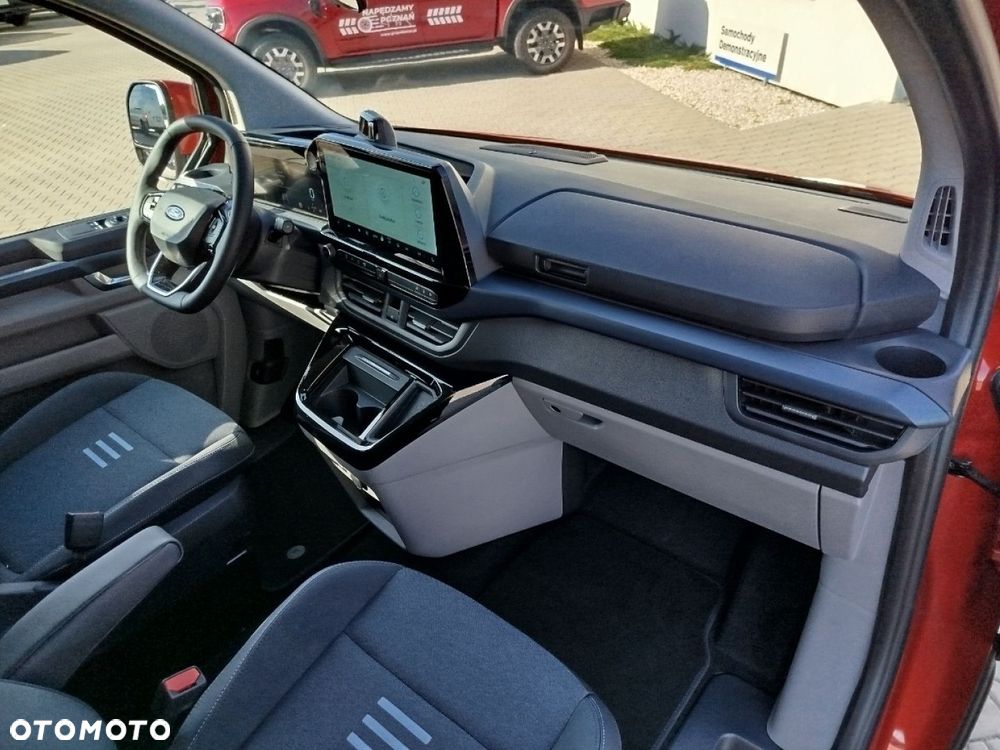Ford Tourneo Custom - 19