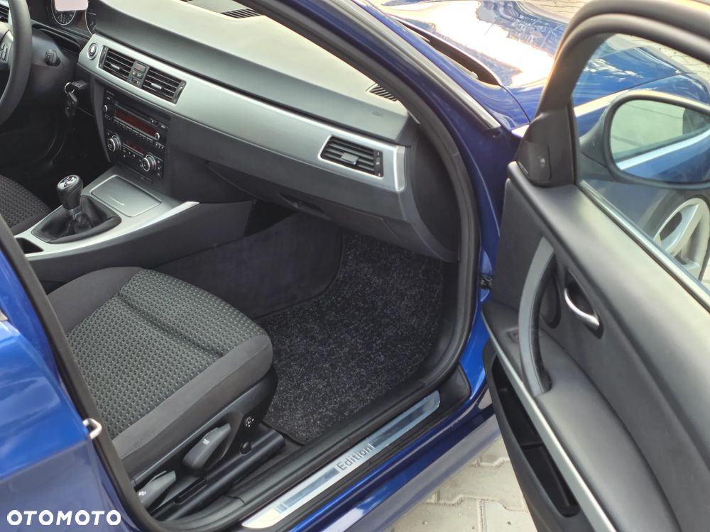 BMW Seria 3 320d - 23