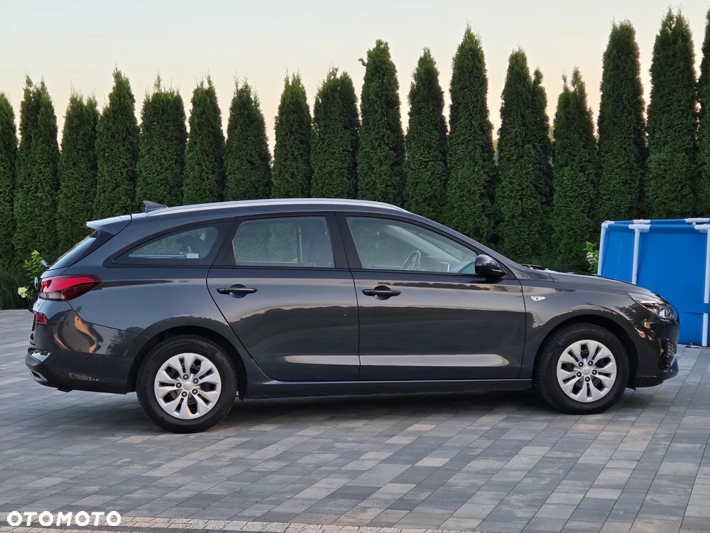 Hyundai i30 1.5 DPI Classic + - 27