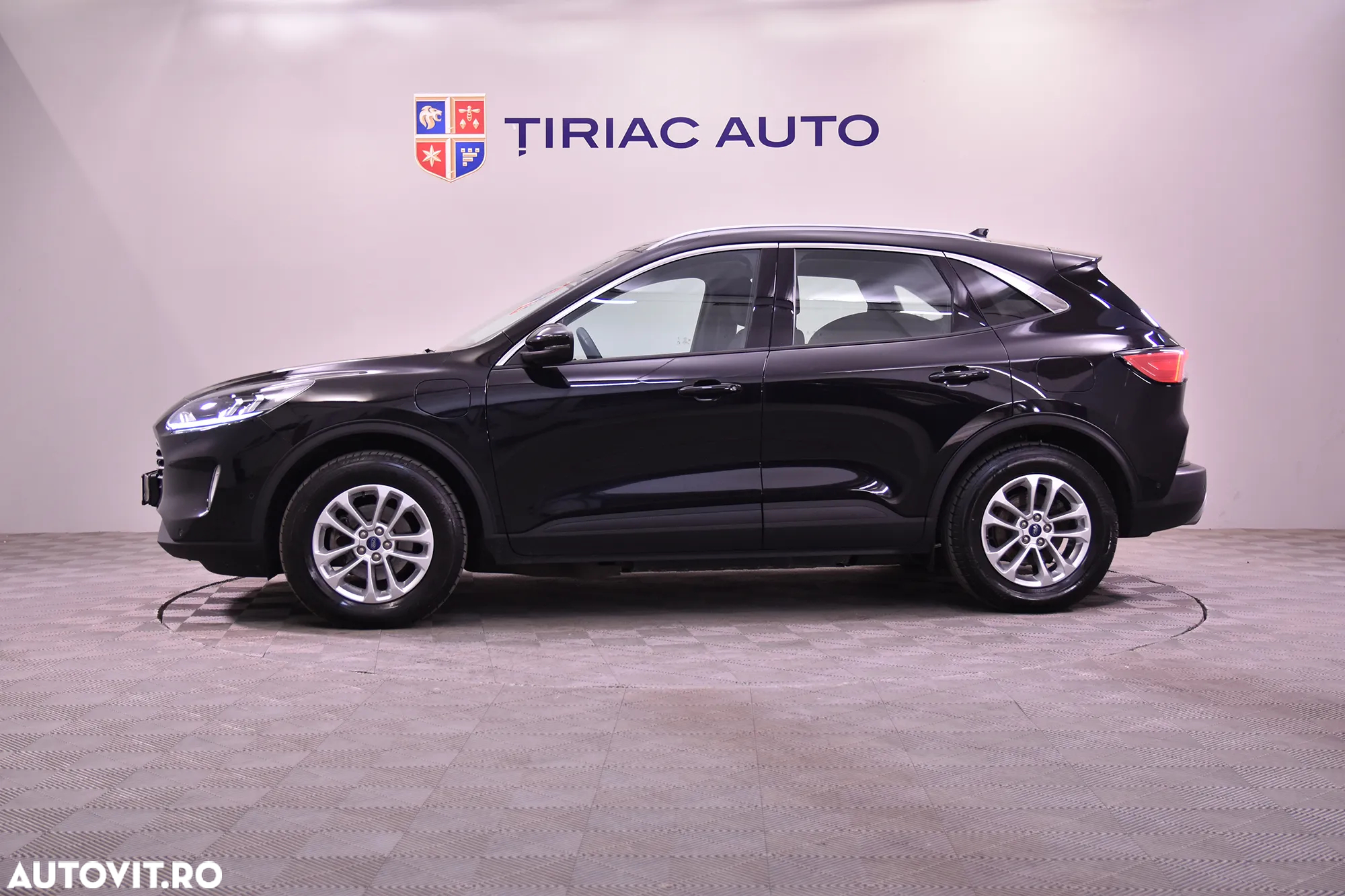 Ford Kuga - 2