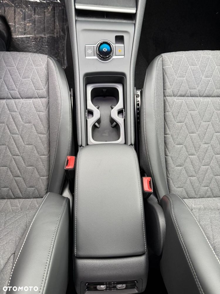 Volkswagen Tiguan - 12