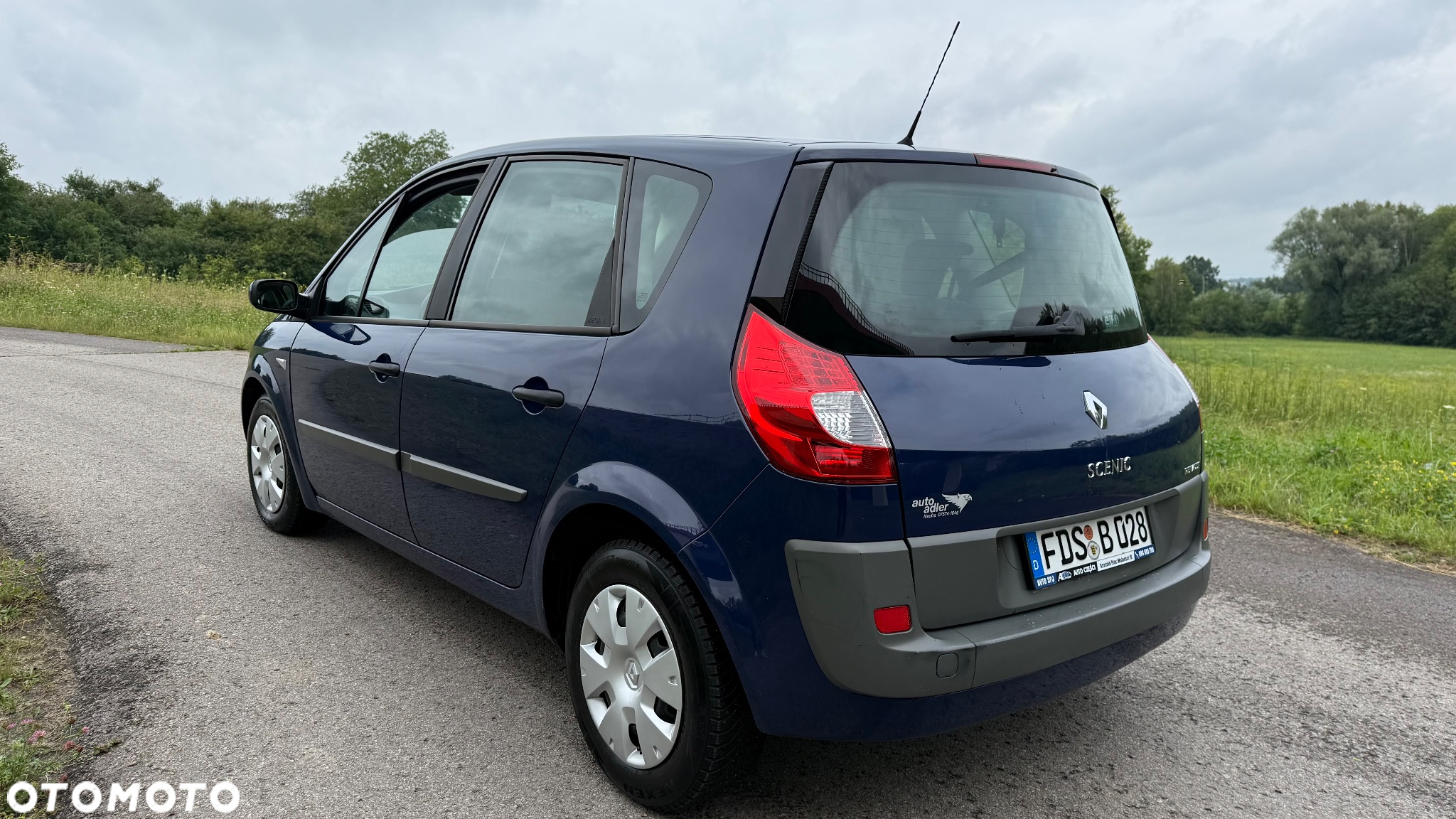 Renault Scenic 1.6 16V Emotion - 8