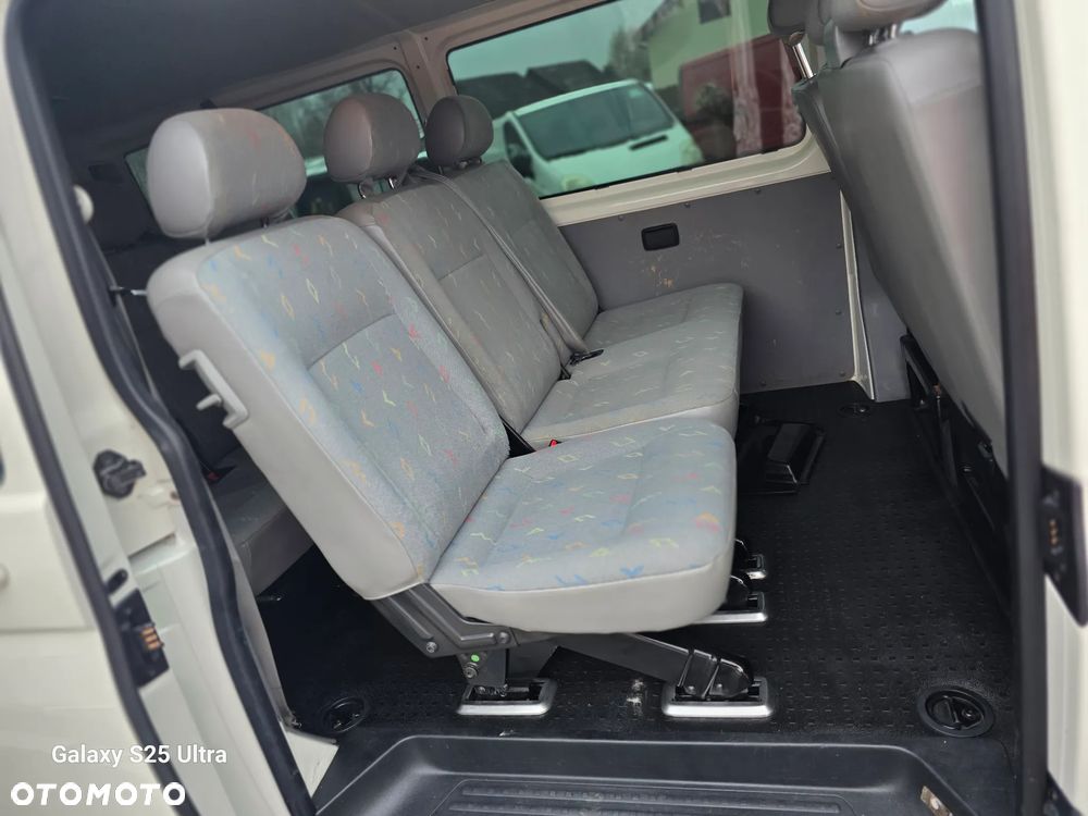 Volkswagen Transporter - 22