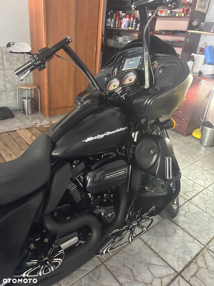 Harley-Davidson Touring Road Glide - 2