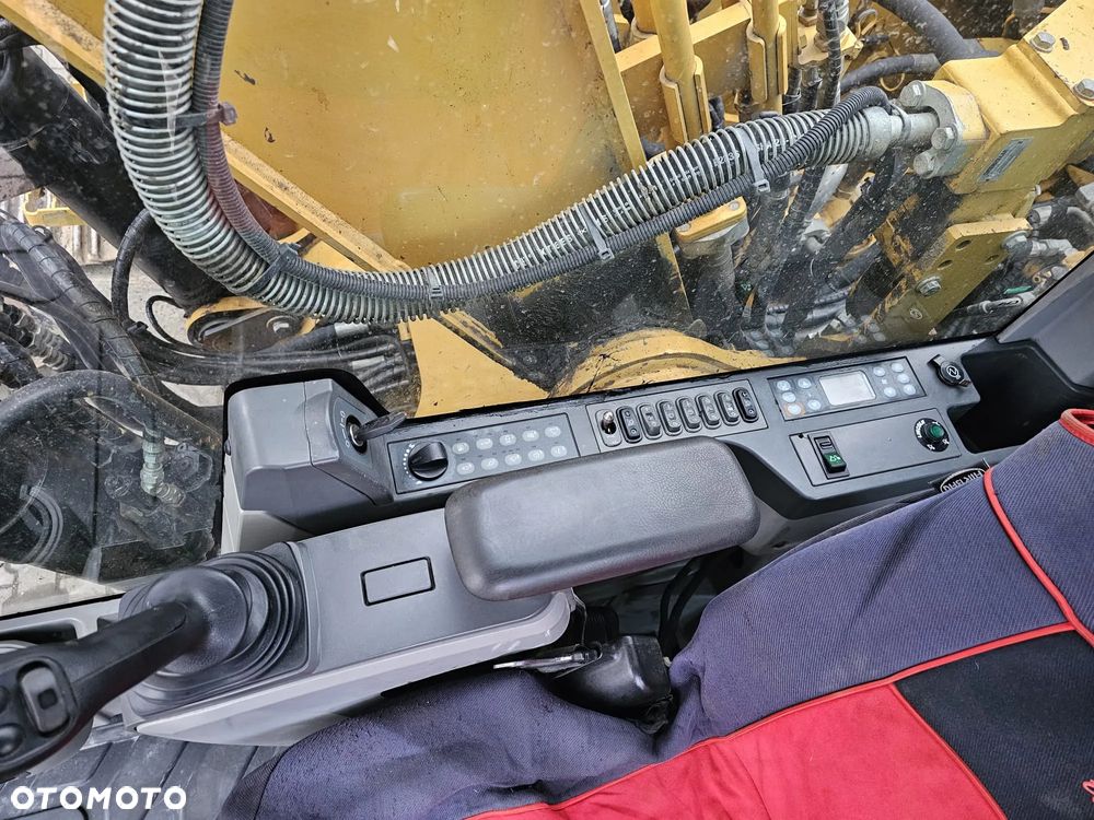 Caterpillar 320E L - 8