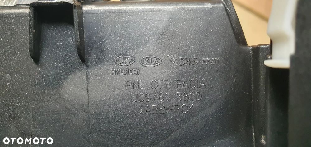 Ramka dekor radia konsoli włącznik awaryjnych Kia Sportage III - 9