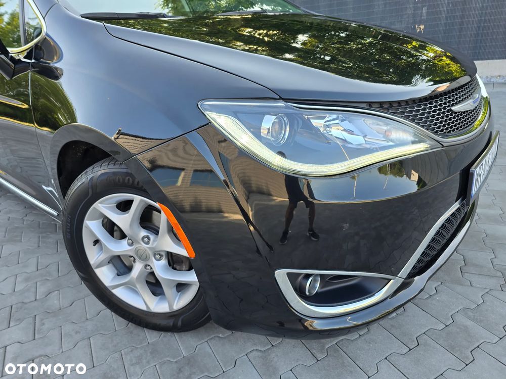 Chrysler Pacifica - 3