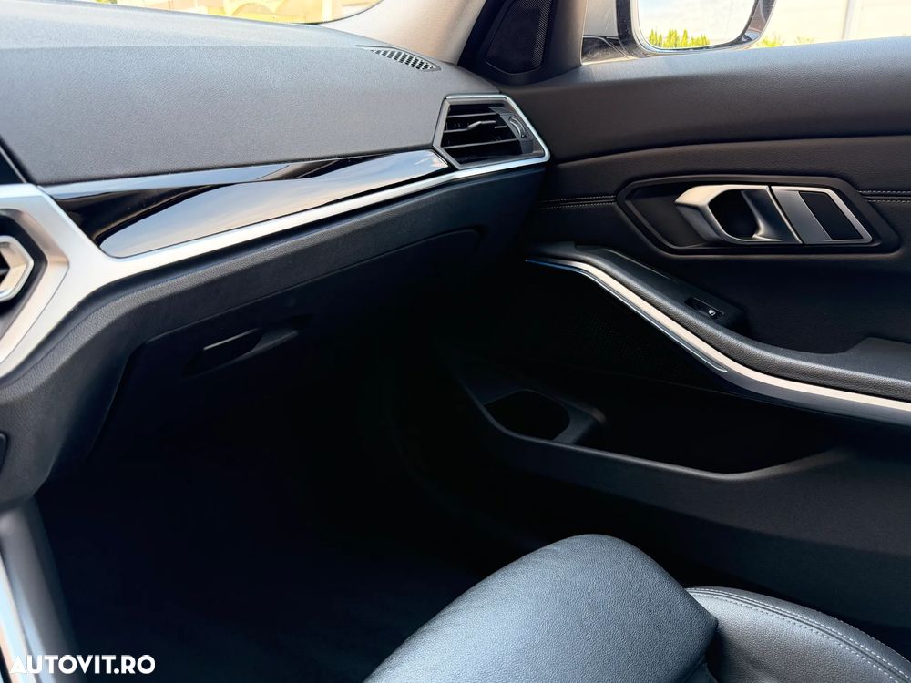 BMW Seria 3 330e Aut. Sport Line - 23