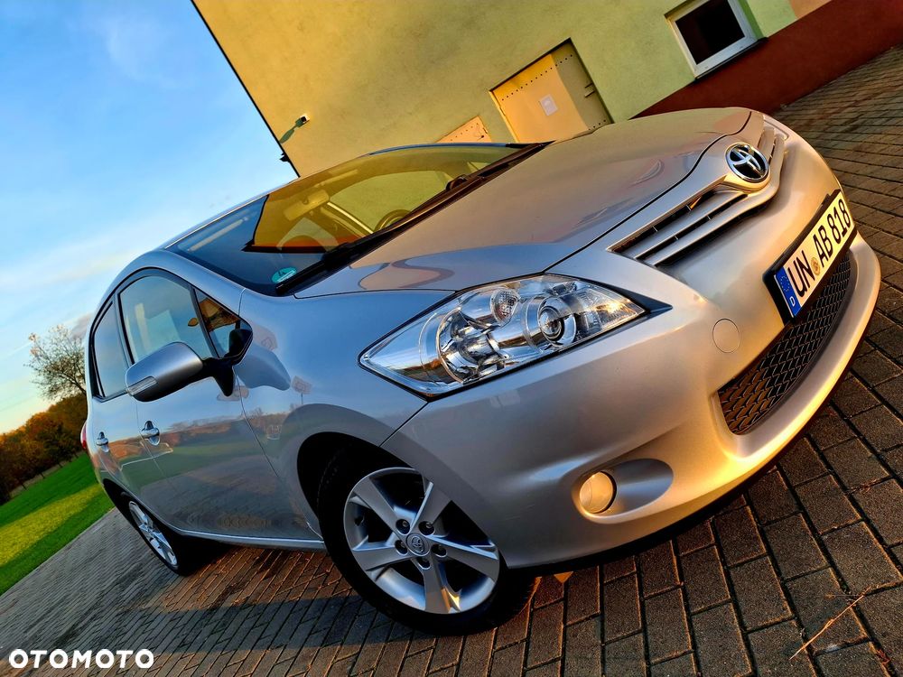 Toyota Auris 1.6 Executive - 2