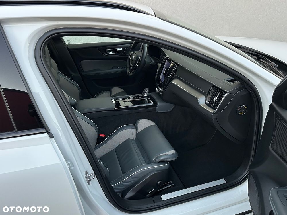 Volvo V60 T6 AWD Recharge Geartronic RDesign - 26