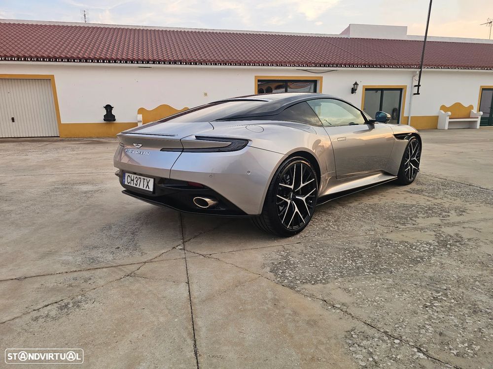 Aston Martin DB12 Coupé V8 - 15