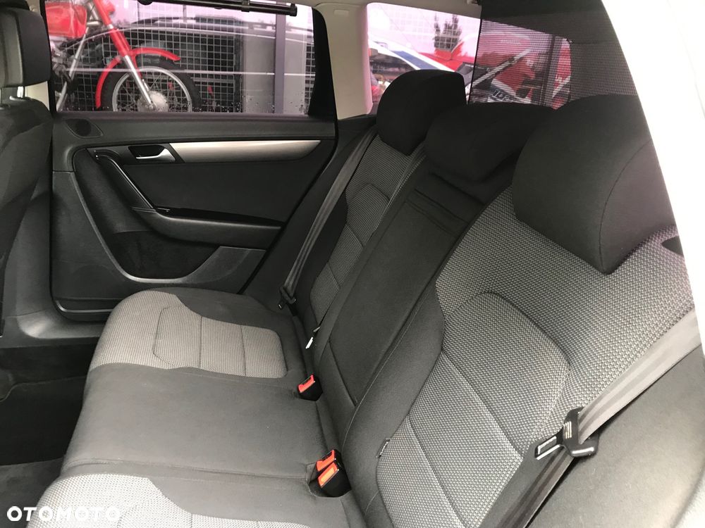 Volkswagen Passat - 13