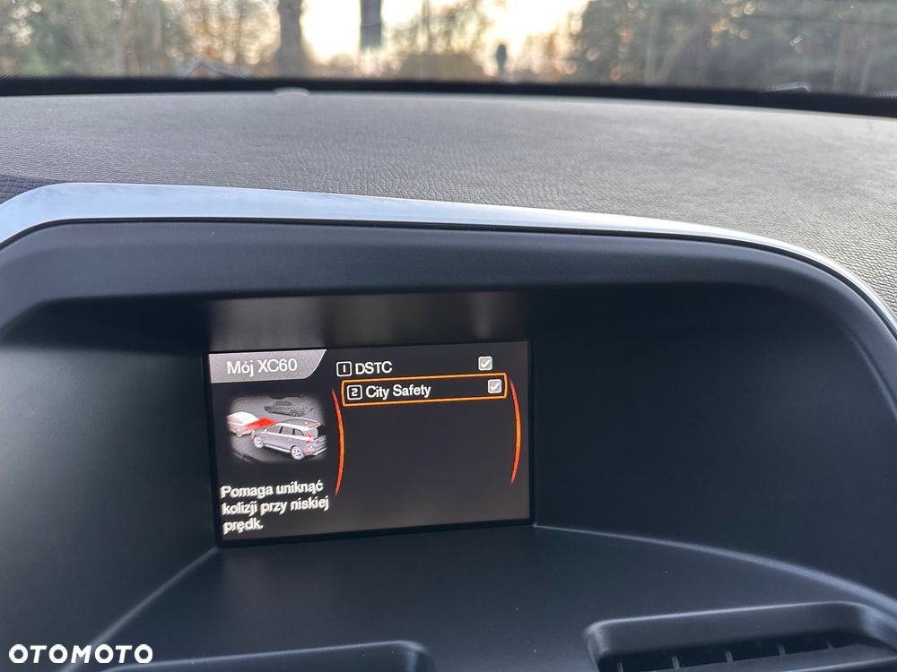 Volvo XC 60 D4 Momentum - 32