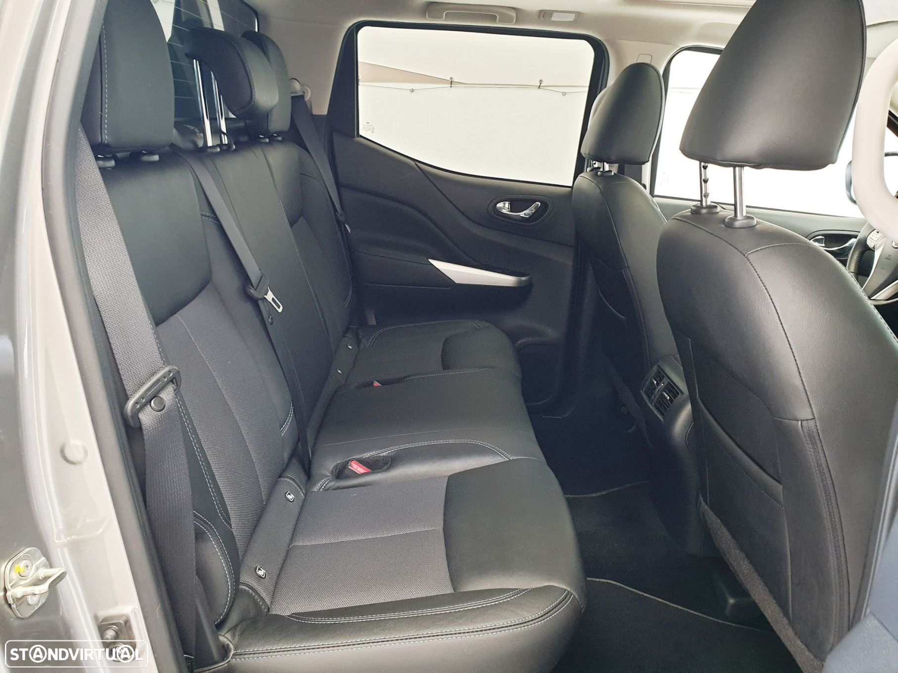Nissan Navara 2.3 dCi CD 4WD N-Guard - 38