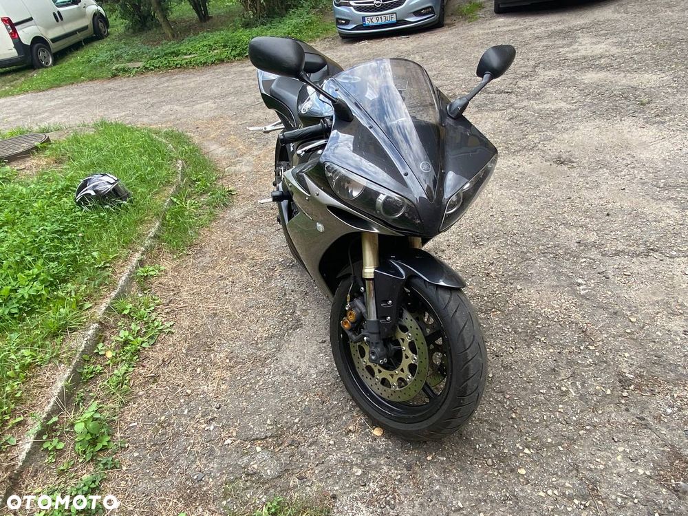 Yamaha R1 - 5