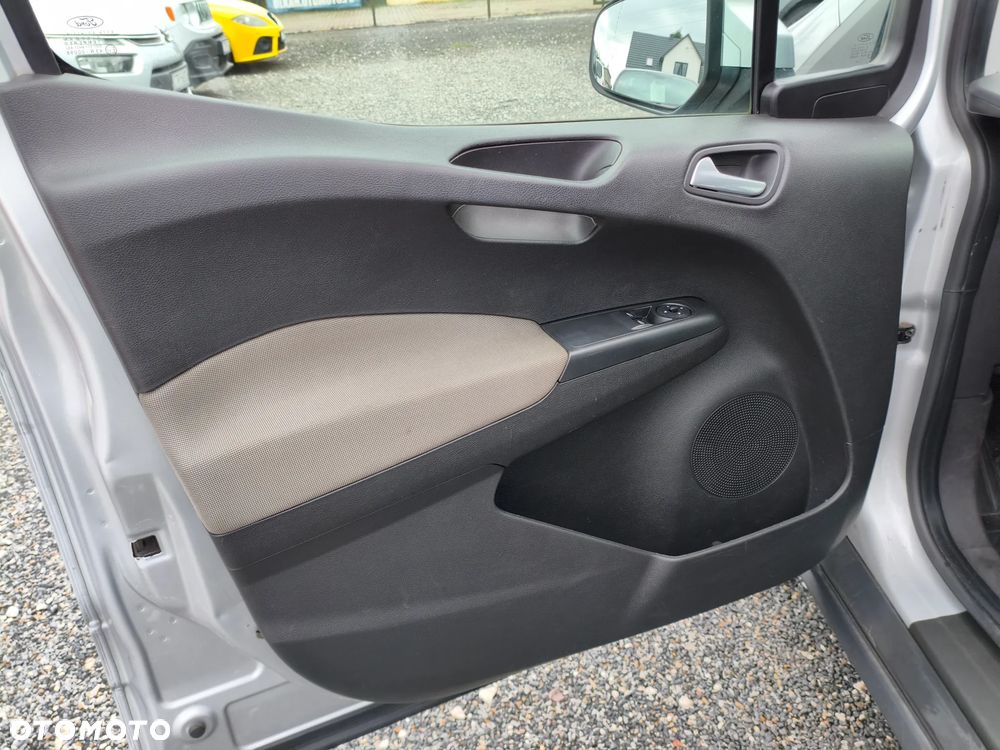 Ford Transit Courier - 21
