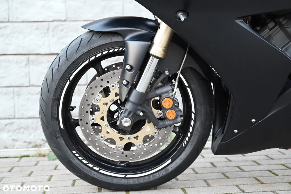 Yamaha R1 - 21