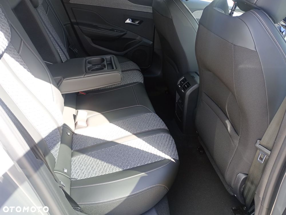 Peugeot 308 1.2 mHEV Allure S&S e-DCS6 - 18