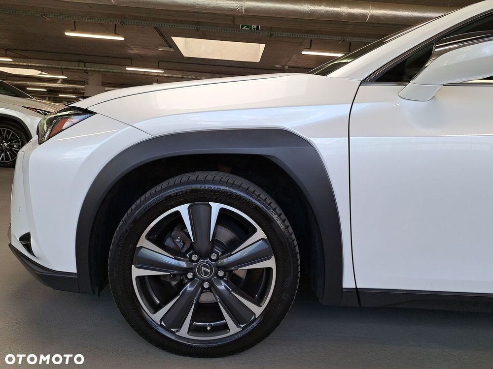 Lexus UX - 40