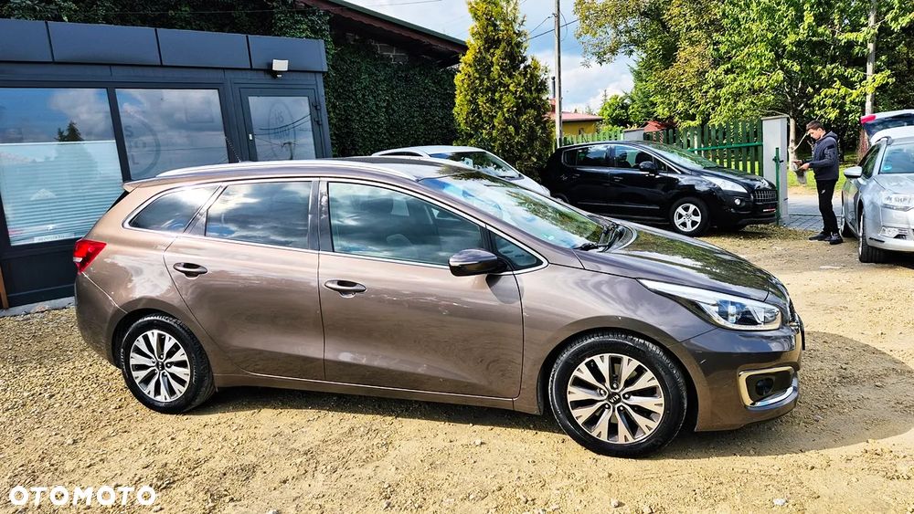 Kia Ceed 1.6 GDI ISG SW Platinum Edition - 9