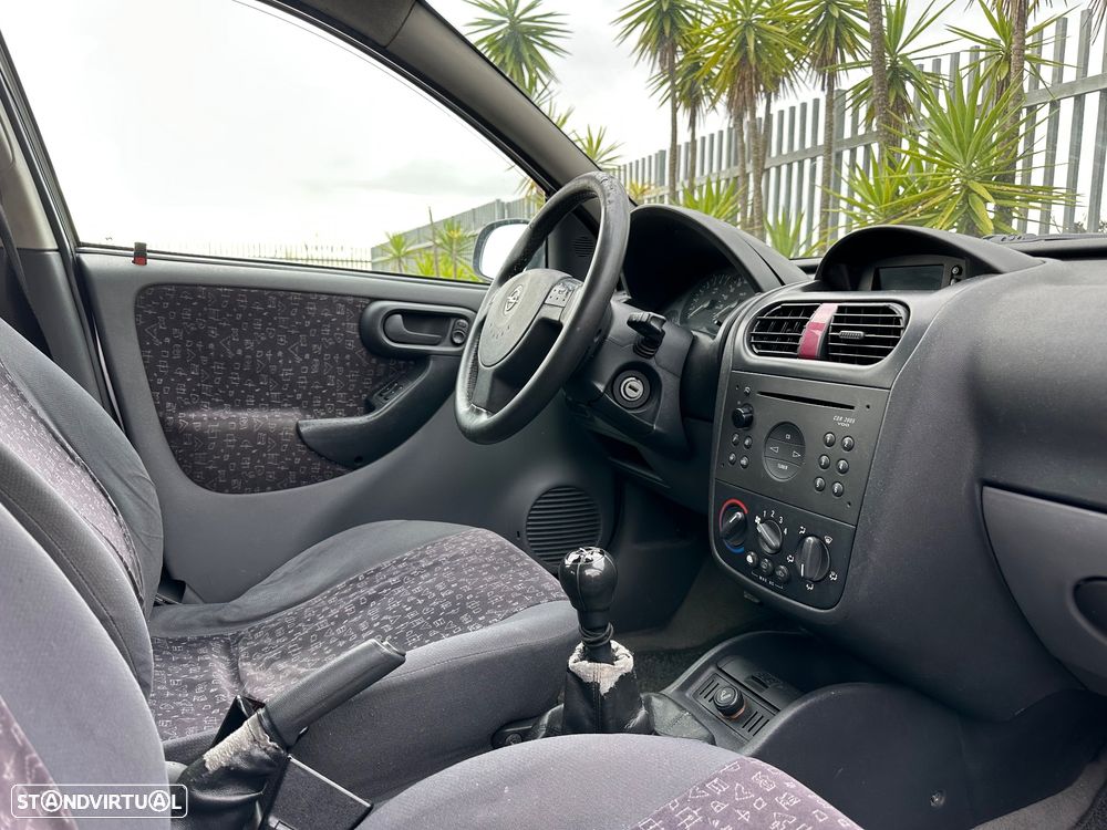 Opel Corsa 1.2 16V City - 11