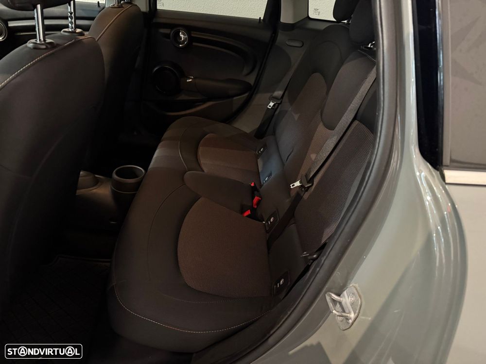 MINI 5 Portas Cooper D - 25