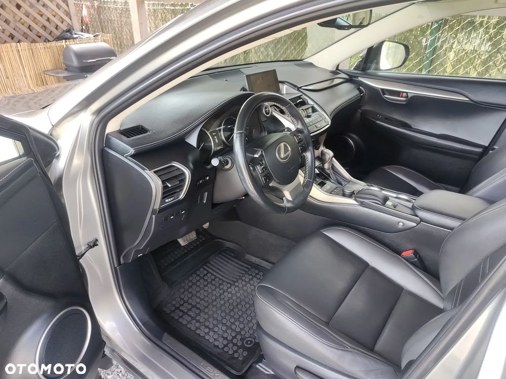 Lexus NX 300h E-FOUR Executive-Line - 8