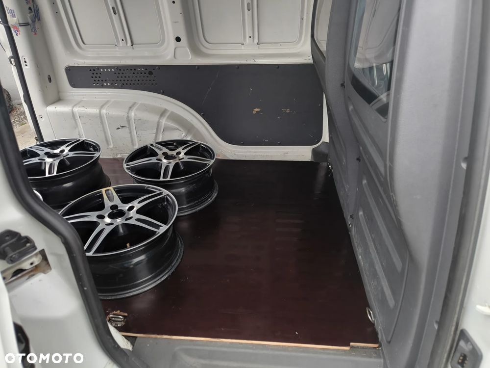 Volkswagen CADDY - 11