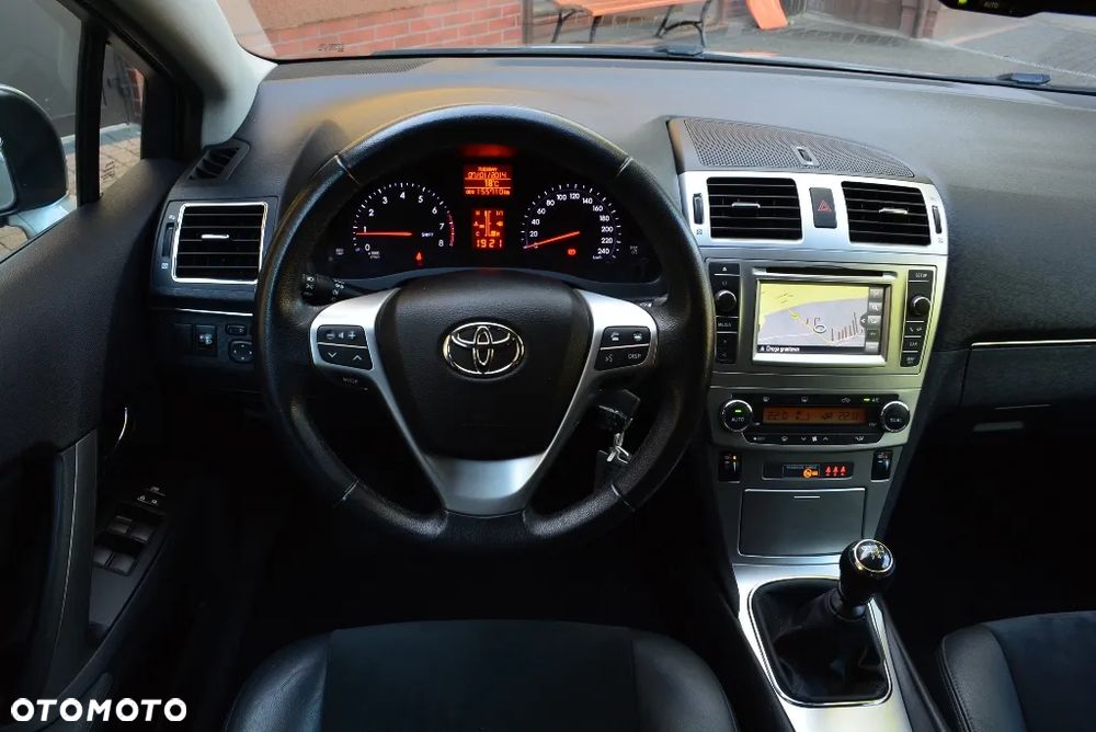 Toyota Avensis 1.8 Premium EU5 - 9