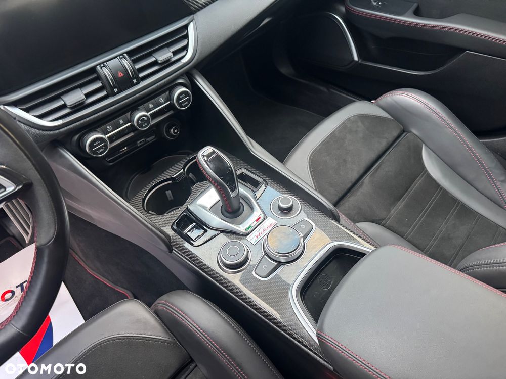 Alfa Romeo Giulia 2.9 Bi Turbo V6 Quadrifoglio Nring - 23