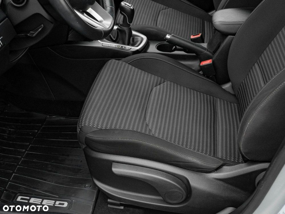 Kia Ceed 1.5 T-GDI M - 12