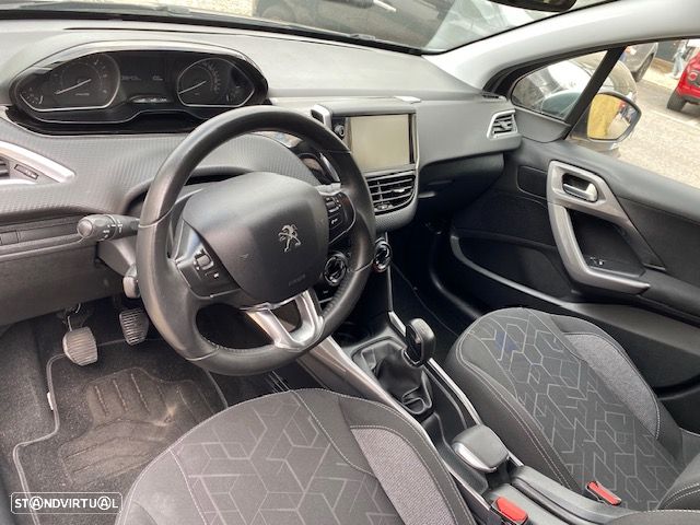 Peugeot 2008 1.2 PureTech Style - 8