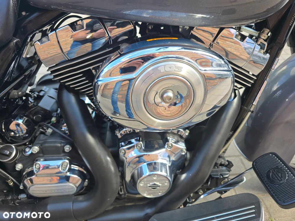 Harley-Davidson Touring Street Glide - 22