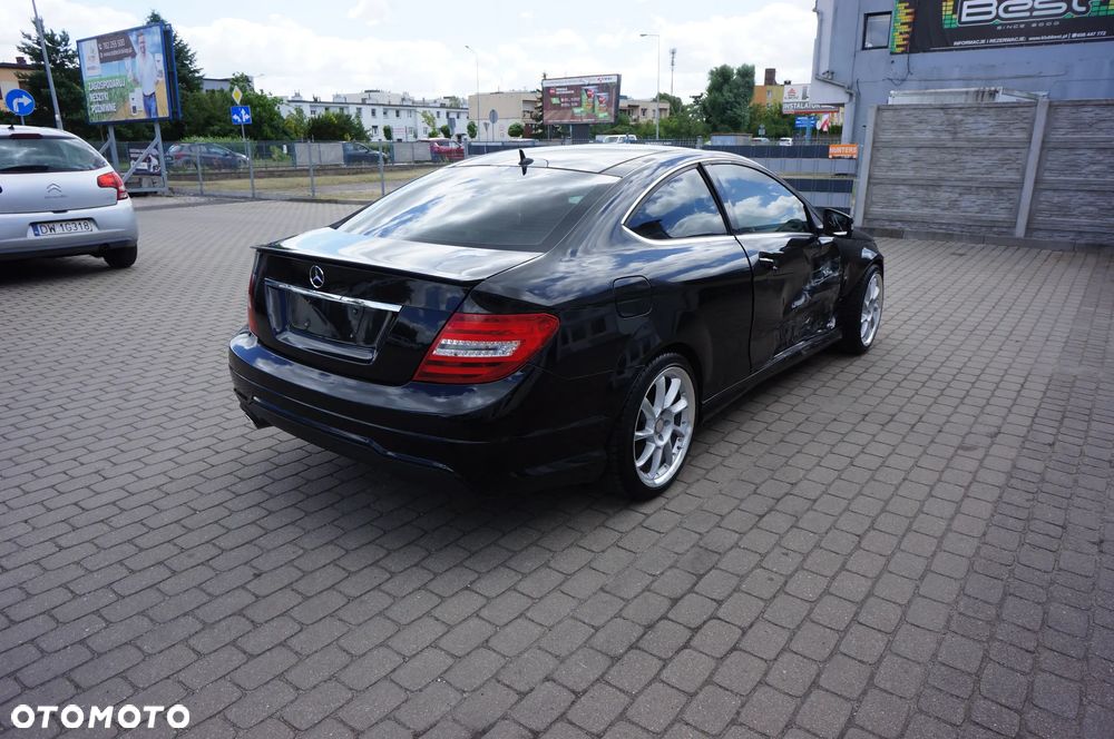 Mercedes-Benz Klasa C 220 CDI DPF BlueEFFICIENCY 7G-TRONIC Edition 1 - 6