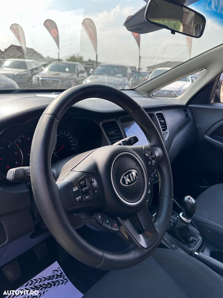 Kia Carens 1.7 CRDi 136 Dream Team Edition - 25