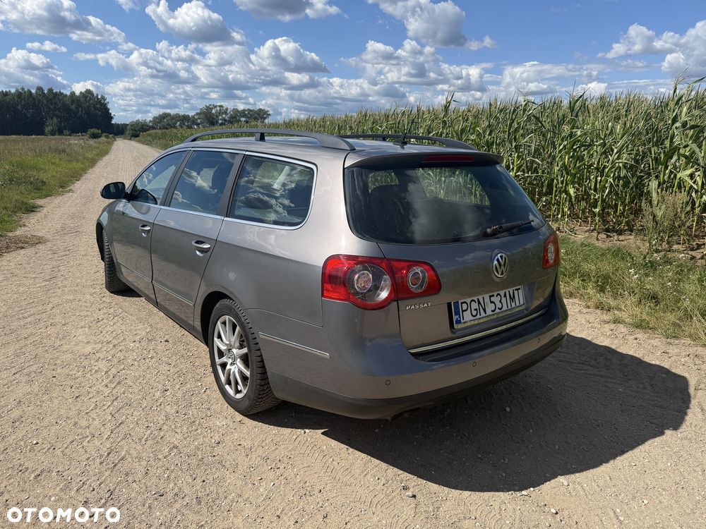 Volkswagen Passat - 4