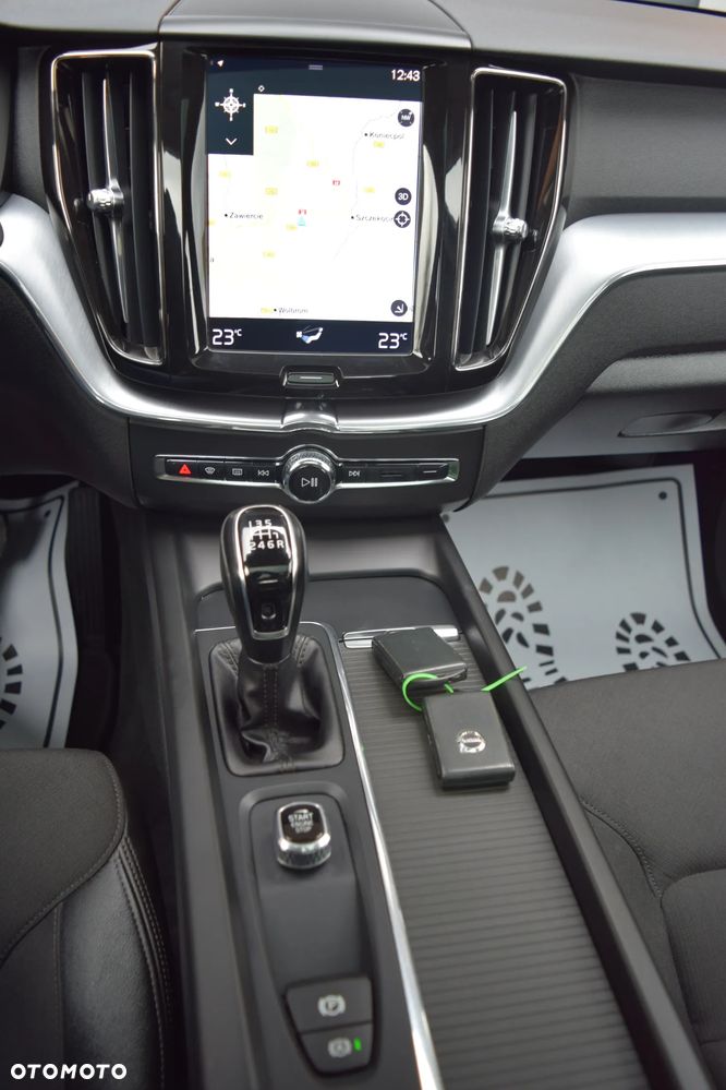 Volvo XC 60 D3 Momentum Pro - 33