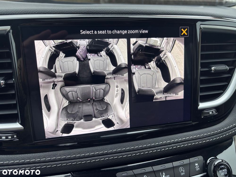 Chrysler Pacifica - 29