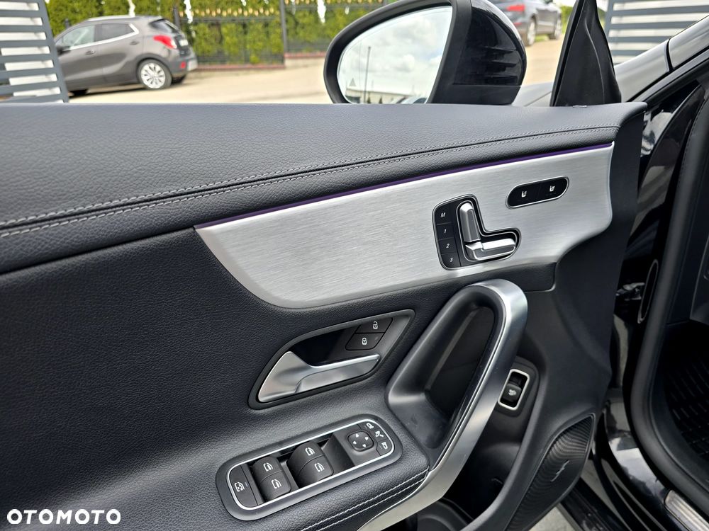 Mercedes-Benz CLA 220 AMG Line 7G-DCT - 12